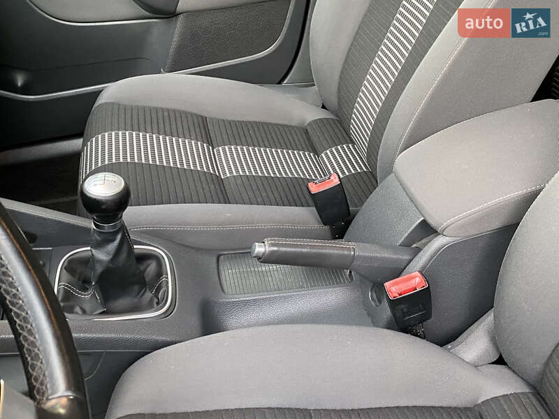 Хэтчбек Volkswagen Golf 2008 в Умани