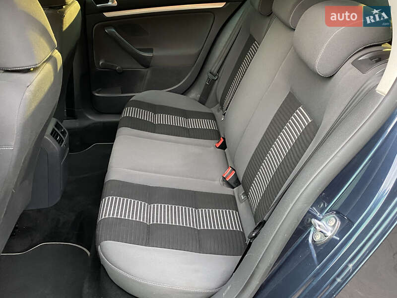 Хэтчбек Volkswagen Golf 2008 в Умани