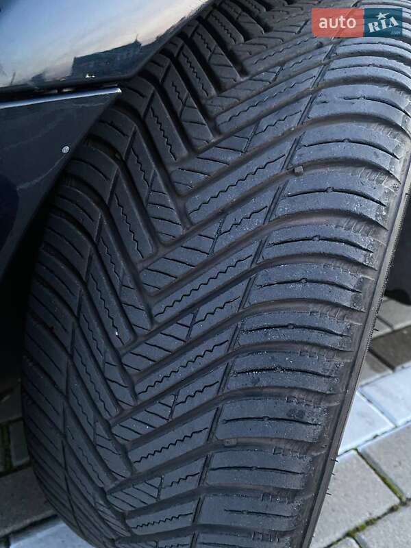 Хетчбек Volkswagen Golf 2009 в Нововолинську