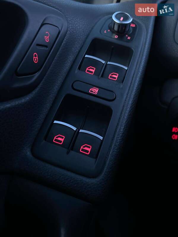 Хетчбек Volkswagen Golf 2009 в Нововолинську