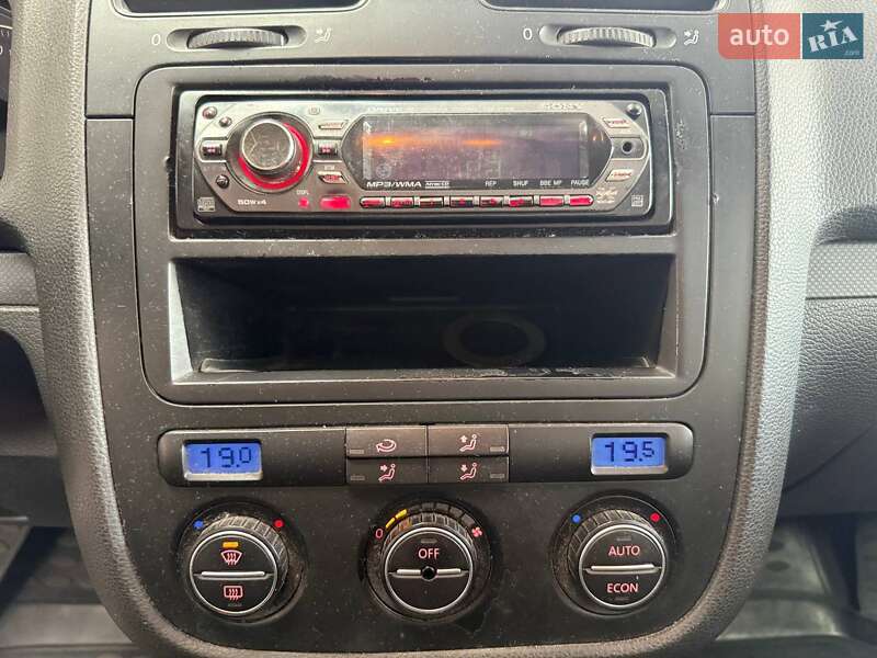 Хэтчбек Volkswagen Golf 2006 в Киеве