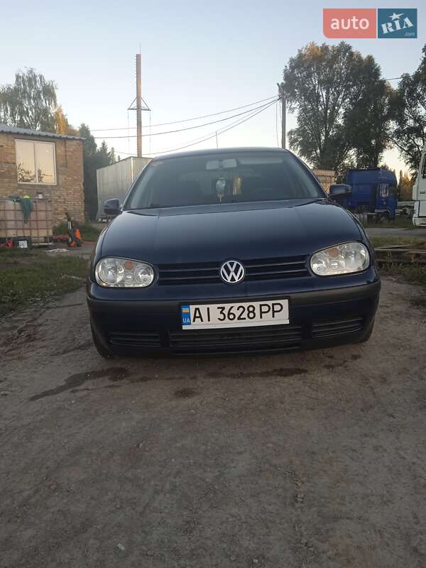 Хэтчбек Volkswagen Golf 2003 в Броварах