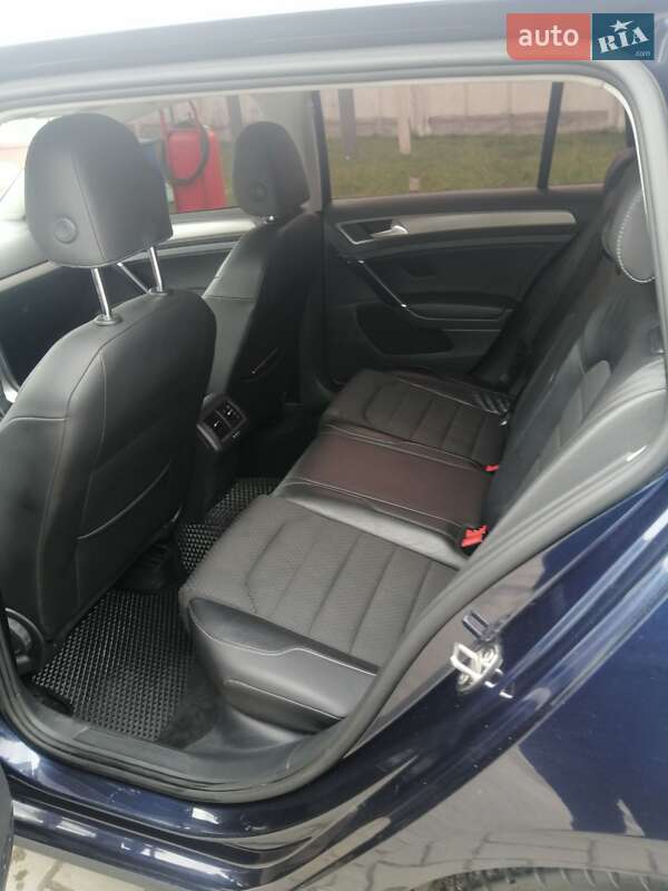 Универсал Volkswagen Golf 2016 в Вишневом