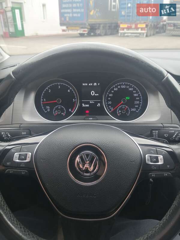 Универсал Volkswagen Golf 2016 в Вишневом