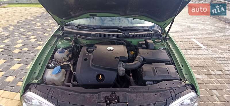 Универсал Volkswagen Golf 2003 в Вараше