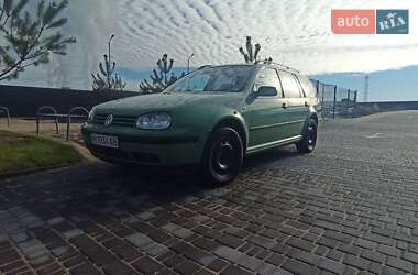 Універсал Volkswagen Golf 2003 в Вараші