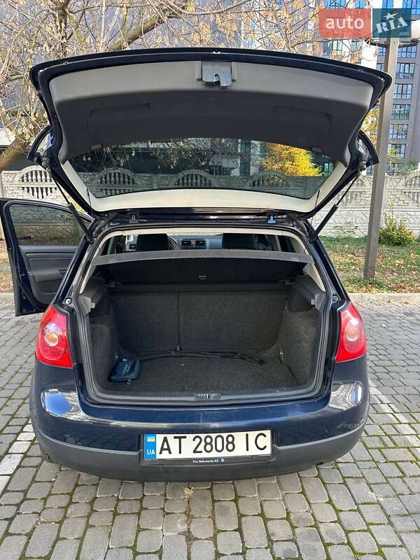 Хетчбек Volkswagen Golf 2004 в Івано-Франківську