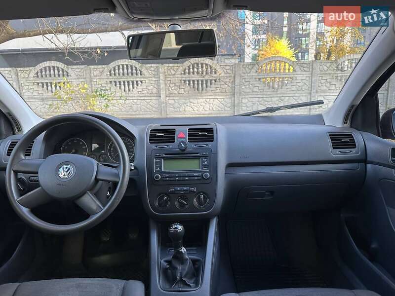 Хетчбек Volkswagen Golf 2004 в Івано-Франківську