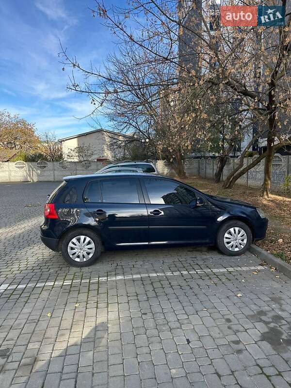 Хетчбек Volkswagen Golf 2004 в Івано-Франківську