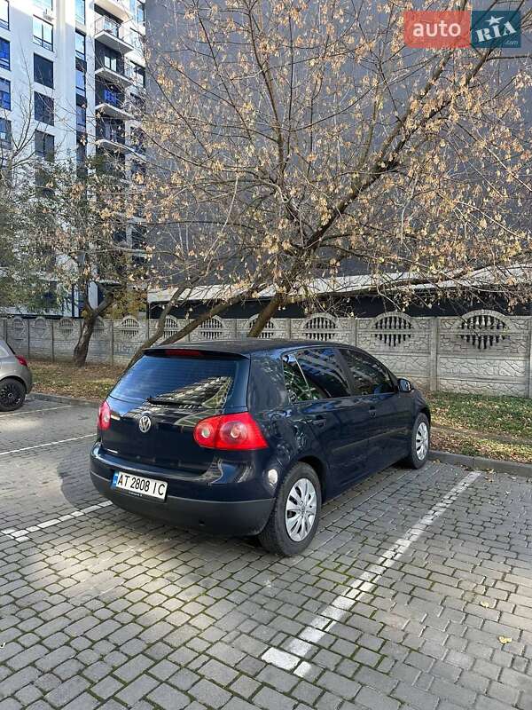 Хетчбек Volkswagen Golf 2004 в Івано-Франківську