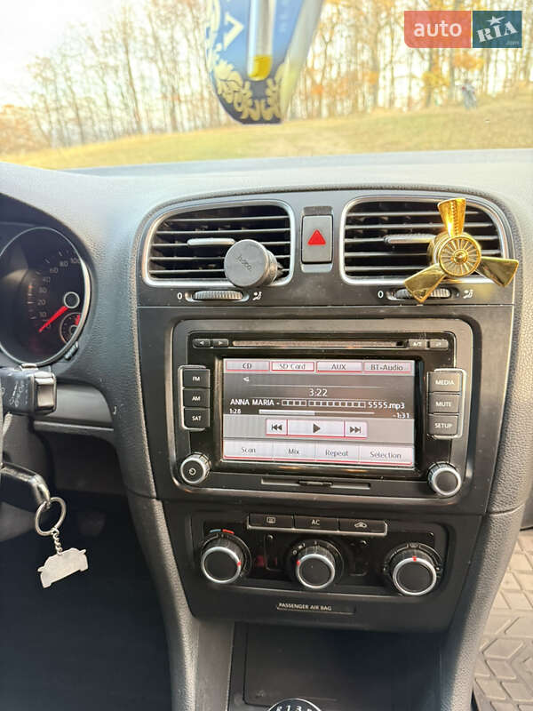 Універсал Volkswagen Golf 2011 в Чернівцях