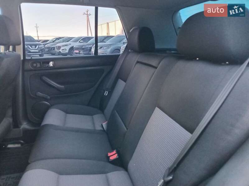 Хэтчбек Volkswagen Golf 2000 в Львове