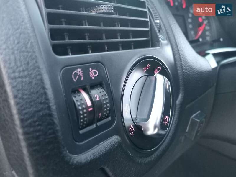 Хэтчбек Volkswagen Golf 2000 в Львове