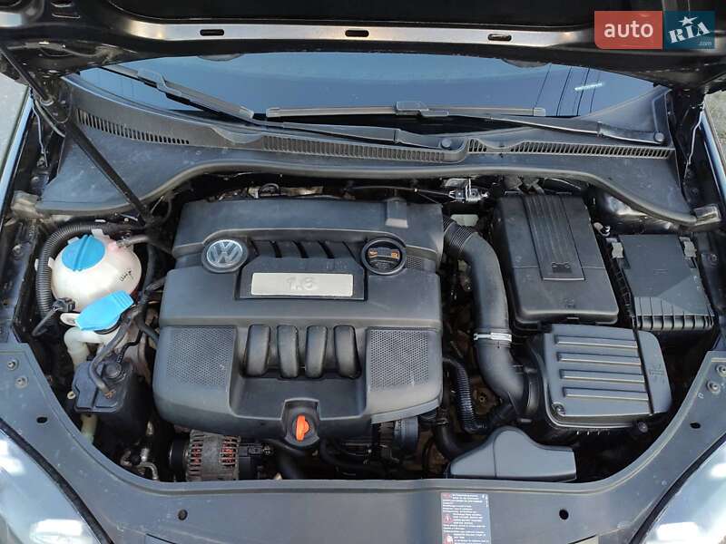 Хэтчбек Volkswagen Golf 2006 в Ковеле