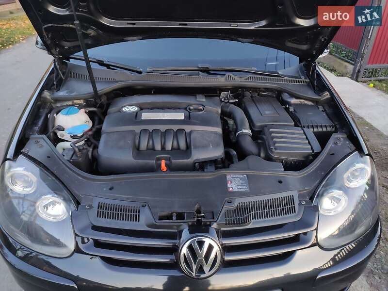 Хэтчбек Volkswagen Golf 2006 в Ковеле