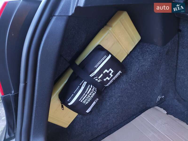 Хэтчбек Volkswagen Golf 2006 в Ковеле