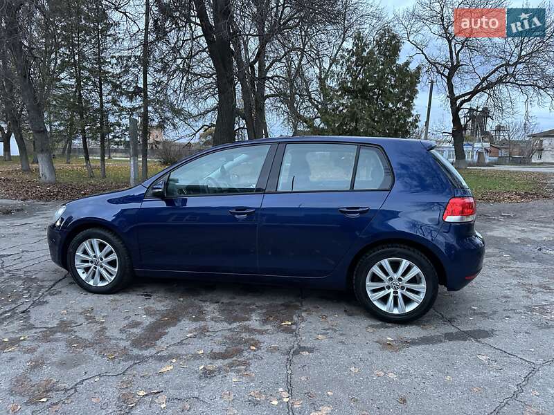 Хэтчбек Volkswagen Golf 2010 в Лебедине