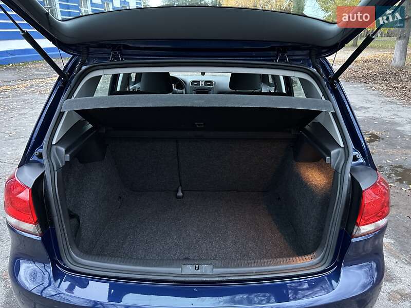 Хэтчбек Volkswagen Golf 2010 в Лебедине