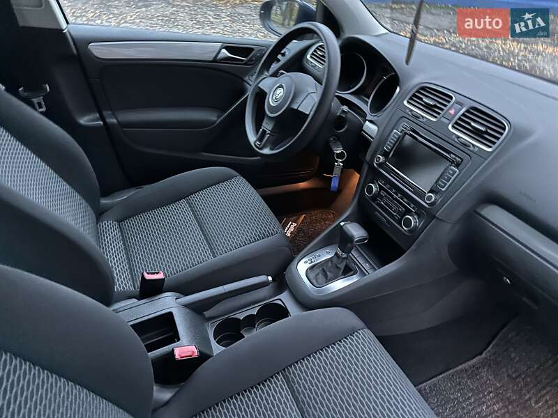 Хэтчбек Volkswagen Golf 2010 в Лебедине