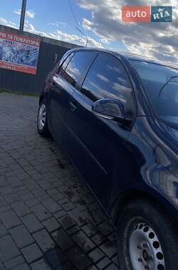 Хетчбек Volkswagen Golf 2004 в Мукачевому