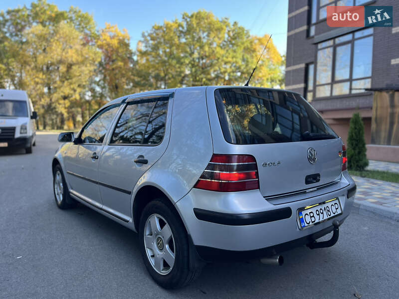 Хэтчбек Volkswagen Golf 2001 в Чернигове