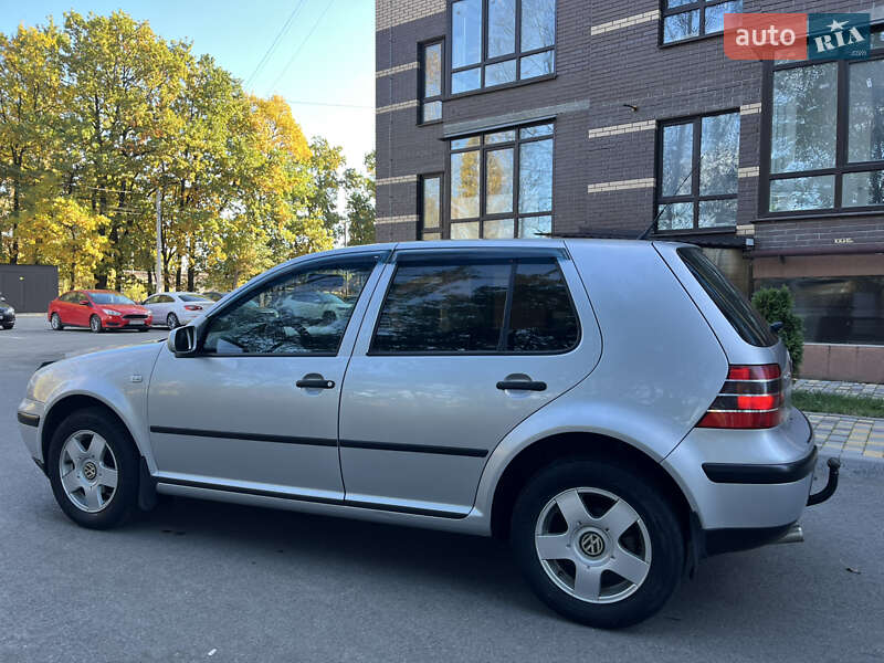 Хэтчбек Volkswagen Golf 2001 в Чернигове