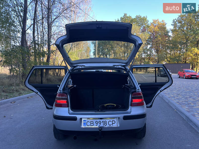 Хэтчбек Volkswagen Golf 2001 в Чернигове