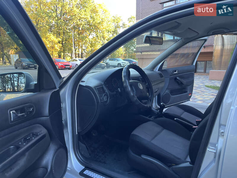 Хэтчбек Volkswagen Golf 2001 в Чернигове