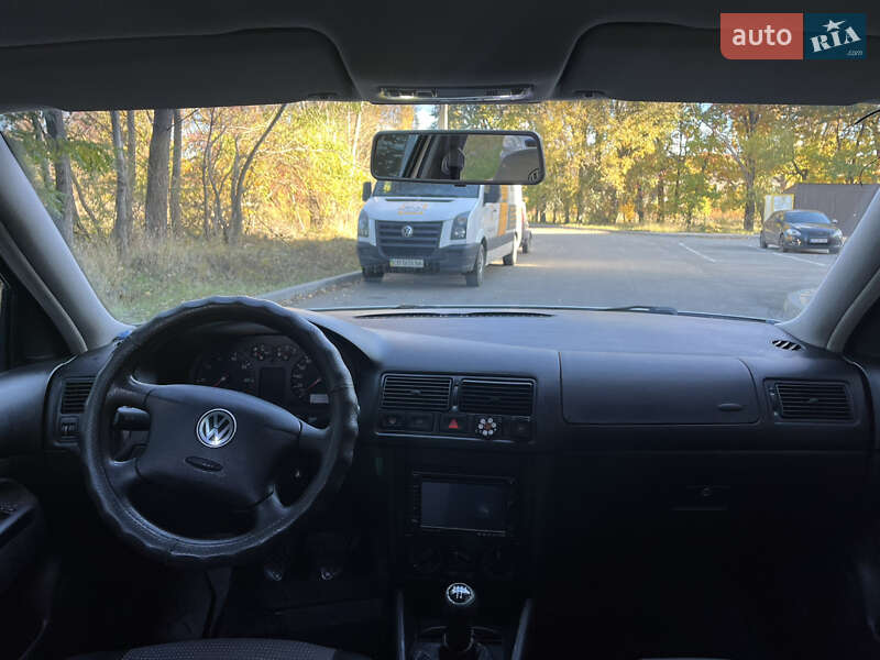 Хэтчбек Volkswagen Golf 2001 в Чернигове