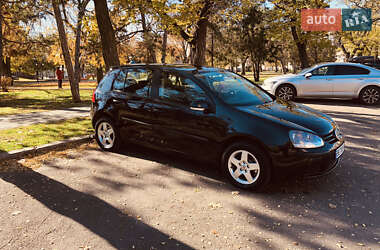 Хетчбек Volkswagen Golf 2005 в Миколаєві