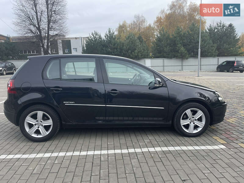 Хэтчбек Volkswagen Golf 2008 в Локачах