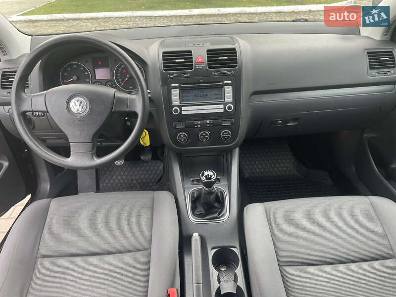 Хэтчбек Volkswagen Golf 2008 в Локачах