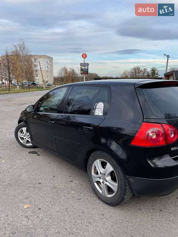 Хэтчбек Volkswagen Golf 2004 в Дубно