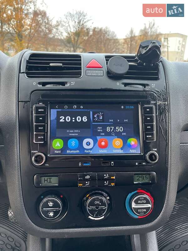 Хэтчбек Volkswagen Golf 2004 в Дубно