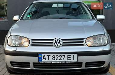 Хэтчбек Volkswagen Golf 2002 в Киеве