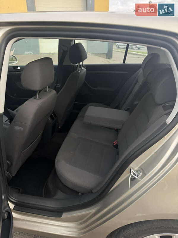 Хэтчбек Volkswagen Golf 2005 в Луцке фото 5 Хэтчбек Volkswagen Golf 2005 в Луцке