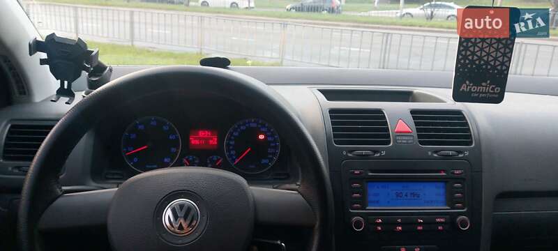 Хетчбек Volkswagen Golf 2004 в Бориславі