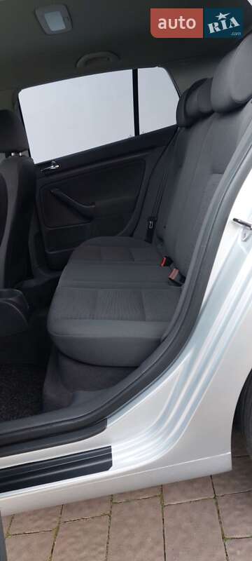 Хетчбек Volkswagen Golf 2004 в Бориславі