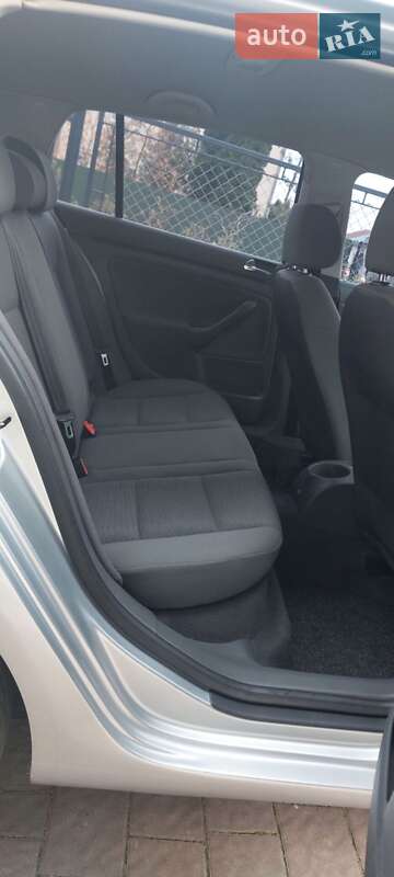 Хетчбек Volkswagen Golf 2004 в Бориславі