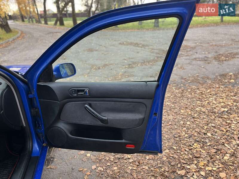 Хетчбек Volkswagen Golf 1998 в Ковелі