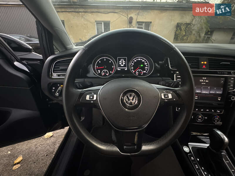 Хэтчбек Volkswagen Golf 2014 в Одессе