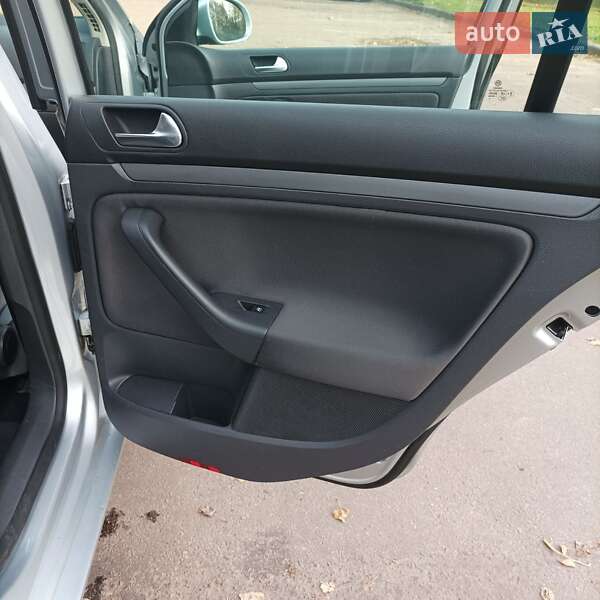 Універсал Volkswagen Golf 2009 в Житомирі