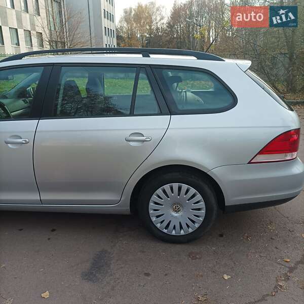 Універсал Volkswagen Golf 2009 в Житомирі