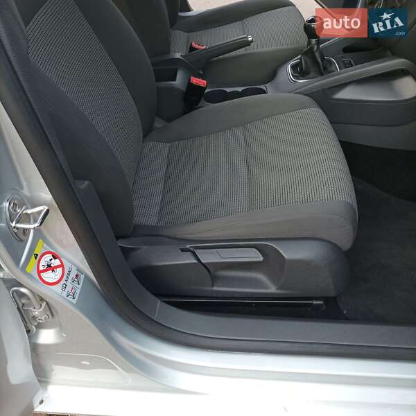 Універсал Volkswagen Golf 2009 в Житомирі