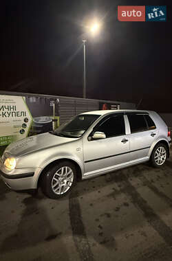 Хетчбек Volkswagen Golf 2001 в Харкові