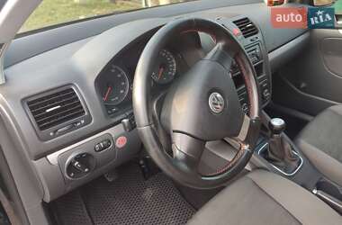 Хэтчбек Volkswagen Golf 2006 в Ковеле