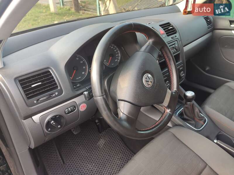 Хэтчбек Volkswagen Golf 2006 в Ковеле