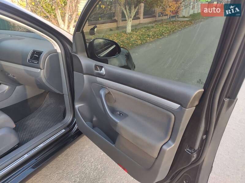 Хэтчбек Volkswagen Golf 2006 в Ковеле