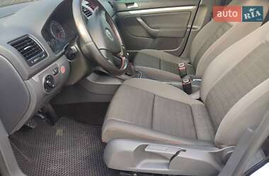 Хэтчбек Volkswagen Golf 2006 в Ковеле