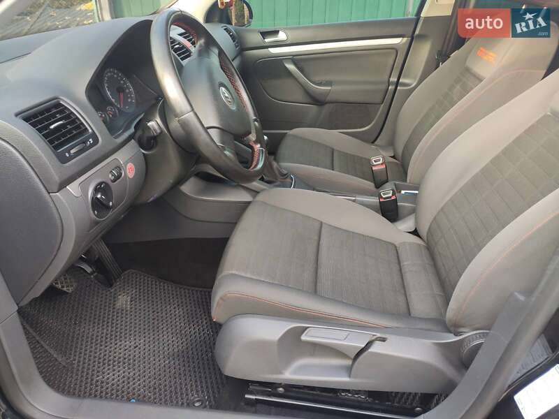 Хэтчбек Volkswagen Golf 2006 в Ковеле